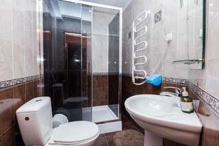 Отель Vatra Hotel Яремче Семейный номер с балконом-2