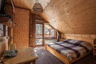 Отель Vatra Hotel Яремче Двухместный номер с 1 кроватью и балконом-2