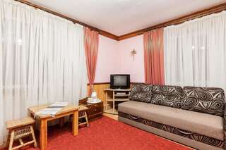 Отель Vatra Hotel Яремче Семейный номер с балконом-5